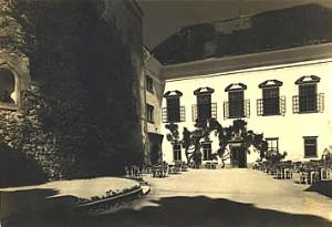 Zunanje dvorišče gradu Borl ok. 1960